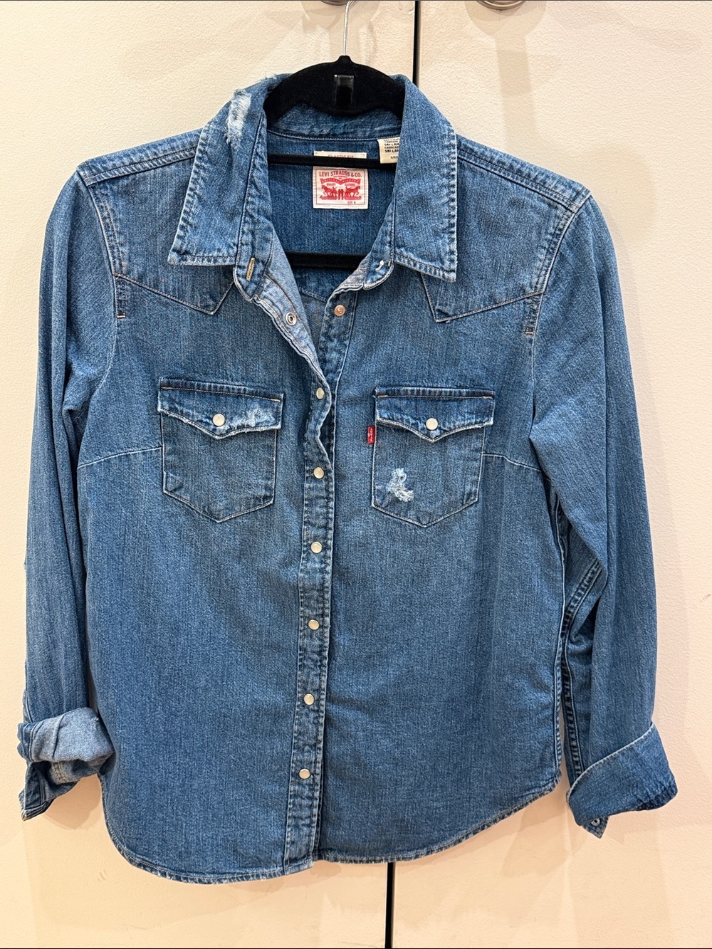 LEVI’S Classic Fit Distressed Denim Shirt XS
